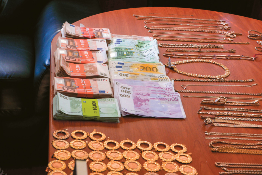 Ρομά με... Τεχνητή Νοημοσύνη εξαπάτησαν 1.000 πρόσωπα και έκλεψαν 7,5 εκατ. ευρώ - Κορόιδεψαν και τραπεζικό στέλεχος