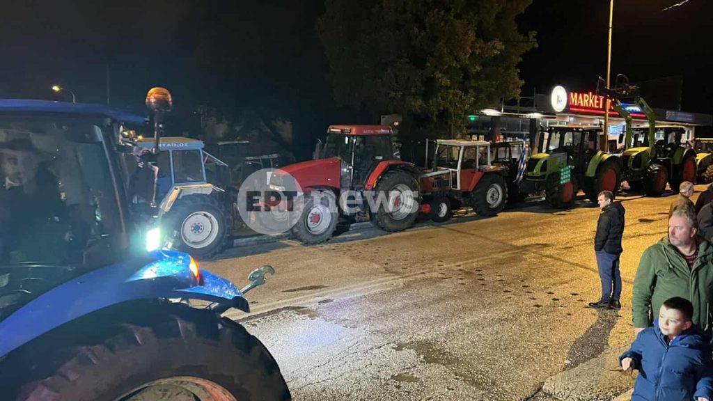 Κινητοποιήσεις αγροτών: «Κομμένη στα δύο» η Ελλάδα, πού υπάρχουν μπλόκα – Νέα συγκέντρωση στη Λάρισα για τους τρεις συλληφθέντες