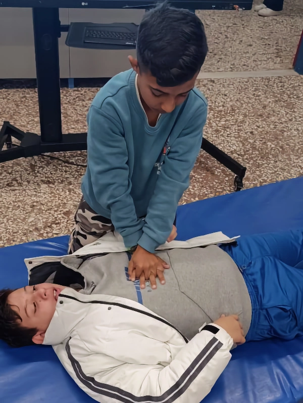 Εξοπλίζοντας τη Νέα Γενιά: Σεμινάριο Πρώτων Βοηθειών στο 2ο Γυμνάσιο Τυρνάβου