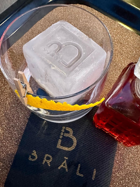 BRĀLI Day and Night Παρασκευή και 13 το BRĀLI Day and Night υποδέχεται τον Gianni Koutsmani