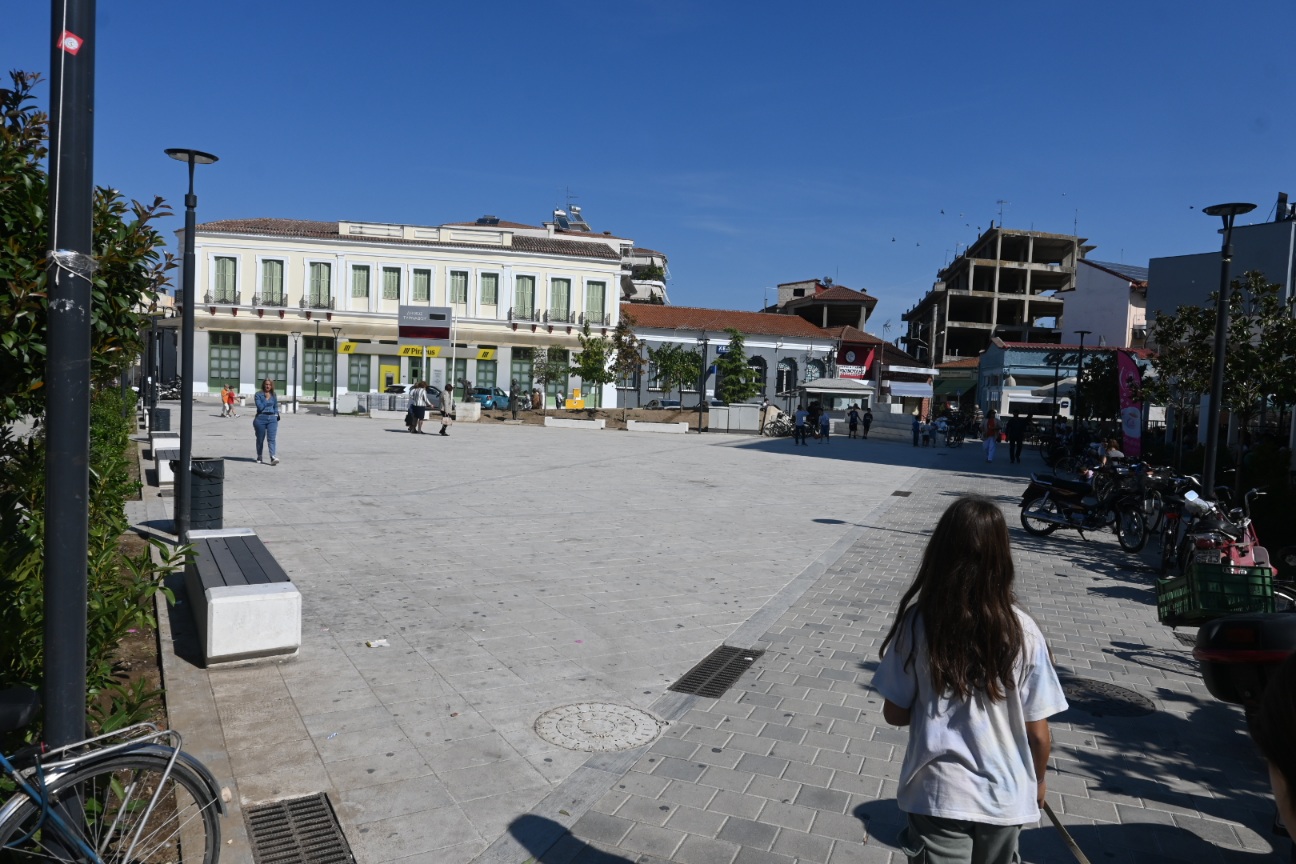 Κεντρική πλατεία Τυρνάβου, kentriki plateia Tirnavou,