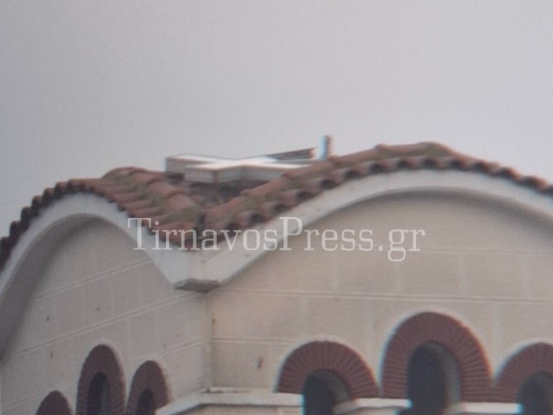 Σοβαρό Ζήτημα Ασφάλειας στον Άγιο Γεδεών Τυρνάβου – Έπεσε ο Μεταλλικός Σταυρός στο Καμπαναριό