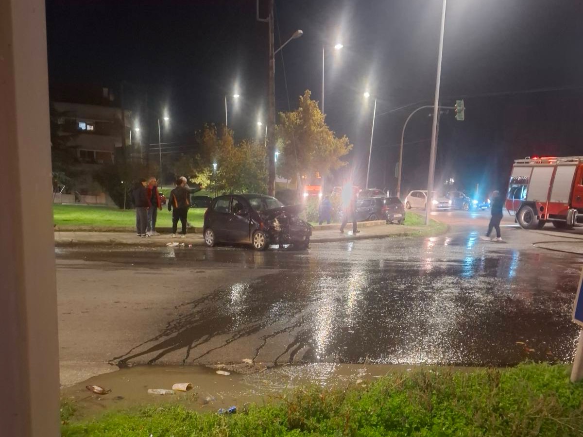 Τροχαίο ατύχημα με δύο τραυματίες στον περιφερειακό της Λάρισας