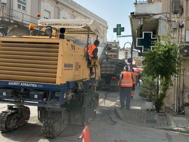 Η Δημοτική Αρχή συνεχίζει το έργο της ασφαλτόστρωσης με πόρους του Δήμου Τυρνάβου