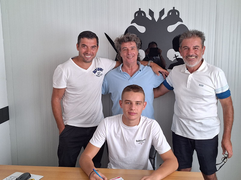 Ακαδημία Αίαντας: Ο 14χρονος Τυρναβίτης Στέργιος Καραστέργιος υπέγραψε στην ΠΑΕ ΑΕΚ