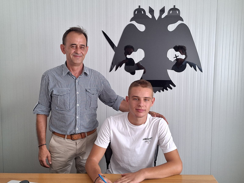 Ακαδημία Αίαντας: Ο 14χρονος Τυρναβίτης Στέργιος Καραστέργιος υπέγραψε στην ΠΑΕ ΑΕΚ