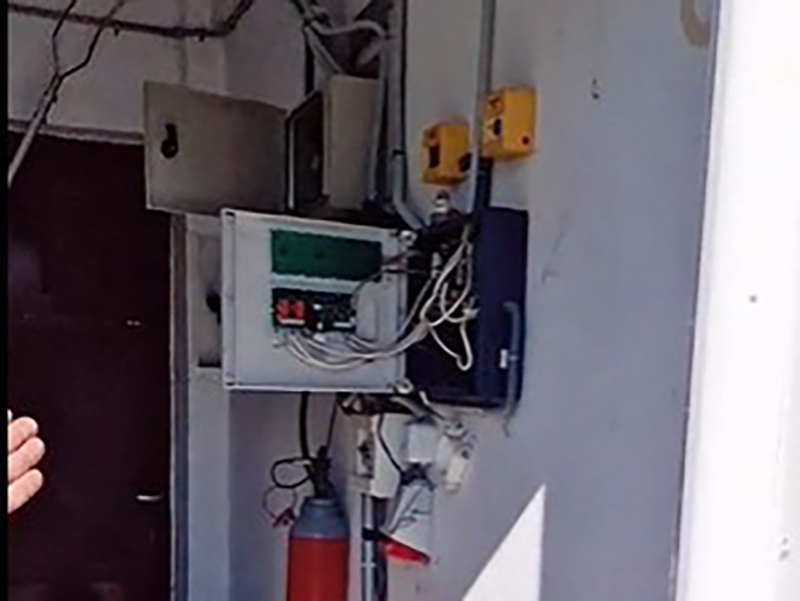 Καταγγελίες από τον πρόεδρο των Ρομά Τυρνάβου για εκτεταμένες ζημιές στο Πολυδύναμο Αθλητικό Κέντρο Τυρνάβου