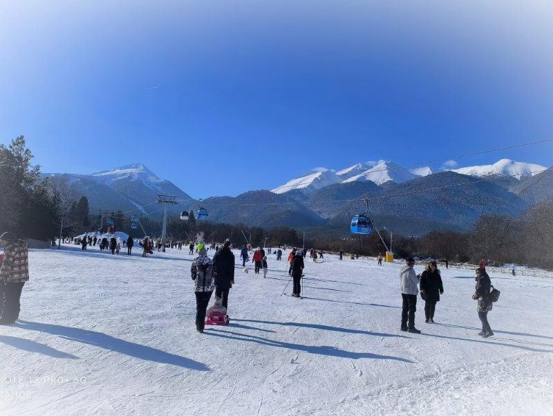 Χριστουγεννιάτικο τριήμερο στο Bansko: Σκι, παράδοση και χειμωνιάτικη μαγεία