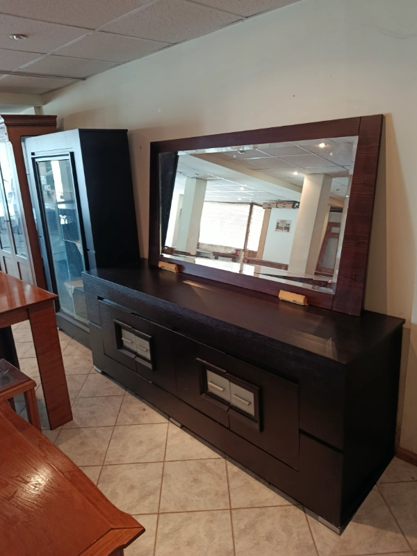 Λόγω κλεισίματος καταστήματος – ΜΕΓΑΛΟ ΞΕΠΟΥΛΗΜΑ ΕΠΙΠΛΩΝ ΣΤΟΝ ΤΥΡΝΑΒΟ!