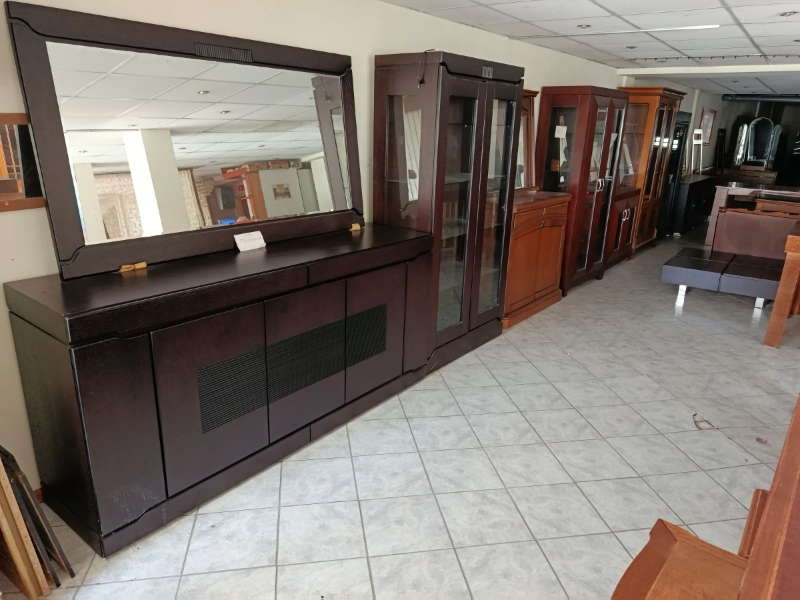 Λόγω κλεισίματος καταστήματος – ΜΕΓΑΛΟ ΞΕΠΟΥΛΗΜΑ ΕΠΙΠΛΩΝ ΣΤΟΝ ΤΥΡΝΑΒΟ!