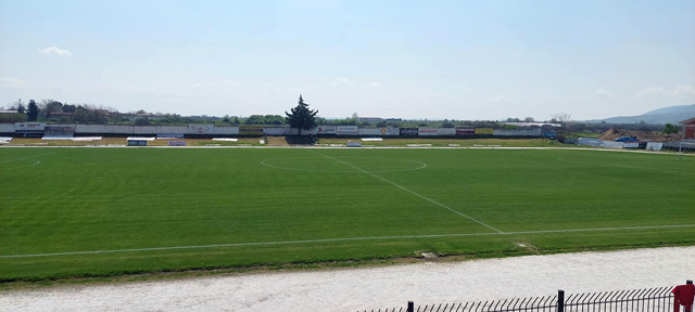 Xαλί το Δημοτικό γήπεδο του Τυρνάβου