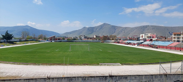 Xαλί το Δημοτικό γήπεδο του Τυρνάβου