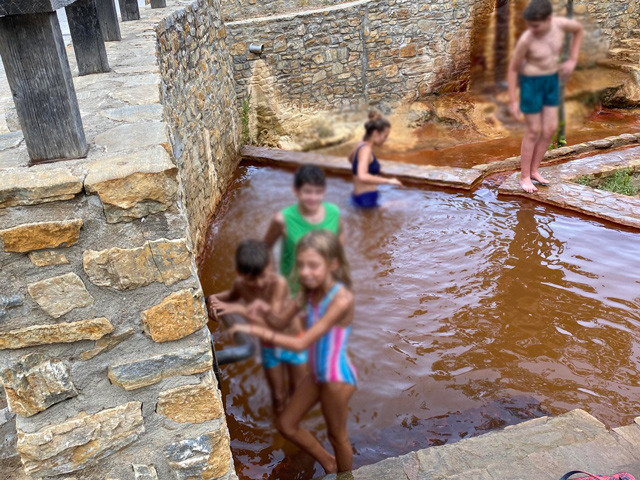 Δείτε τις Ιαματικές Πηγές στο Κόκκινο Νερό του Δήμου Αγιάς μόνο στο ΤΡ (βίντεο)