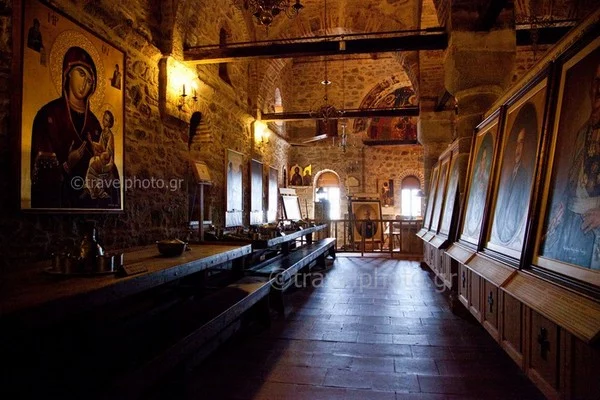 moni-megalou-meteorou-trapeza