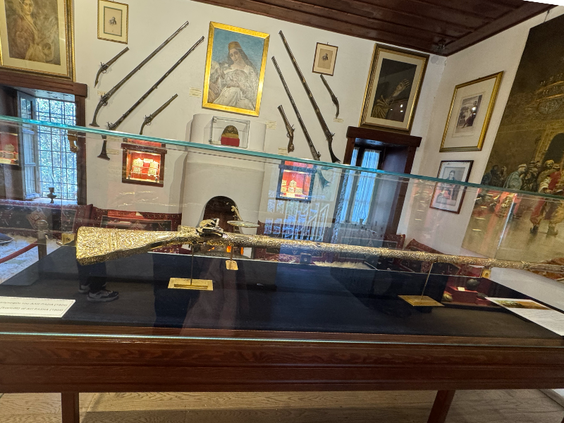 Μικρή περιήγηση στα Ιωάννινα και στο νησάκι της λίμνης, που βρίσκεται στη σκιά του Αλή Πασά