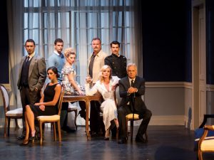 το θέατρο "To παιχνίδι του δολοφόνου" online