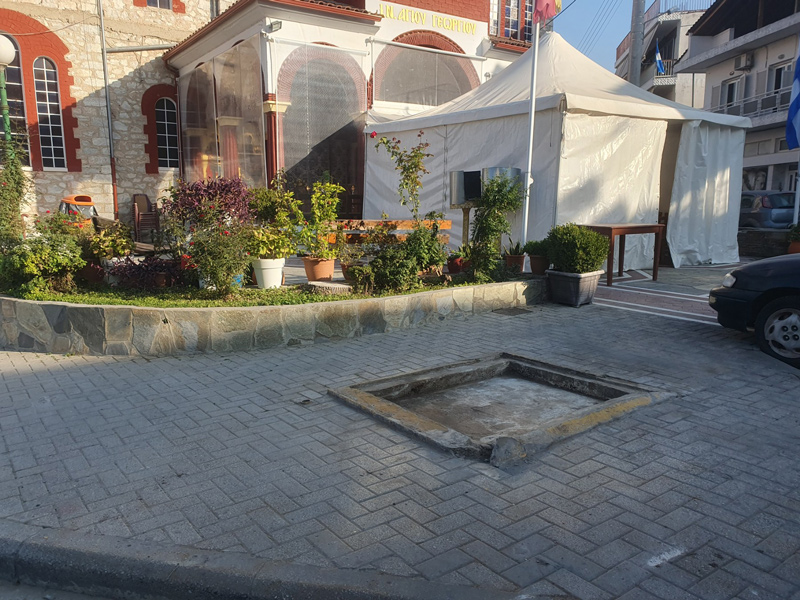 Τύρναβος: Άλλο ένα κεφάλαιο στην ιστορία έκλεισε: Ξηλώθηκε το περίπτερο της «χήρας»