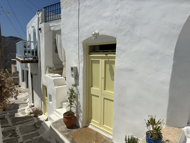 Σέριφος: Το νησί των Κυκλάδων με την άγρια ομορφιά τα κρυστάλλινα νερά και τη φιλοξενία