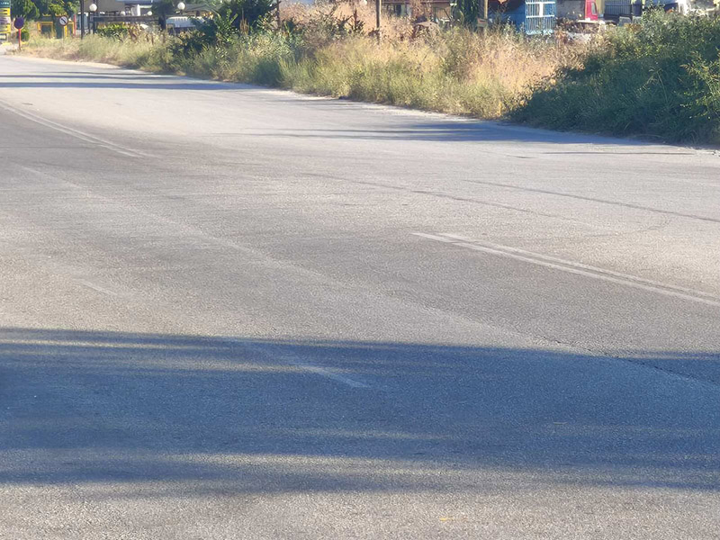 Παράδοξη σήμανση στη Βρύση Τυρνάβου: Απαγορεύεται η αριστερή στροφή προς Τύρναβο;